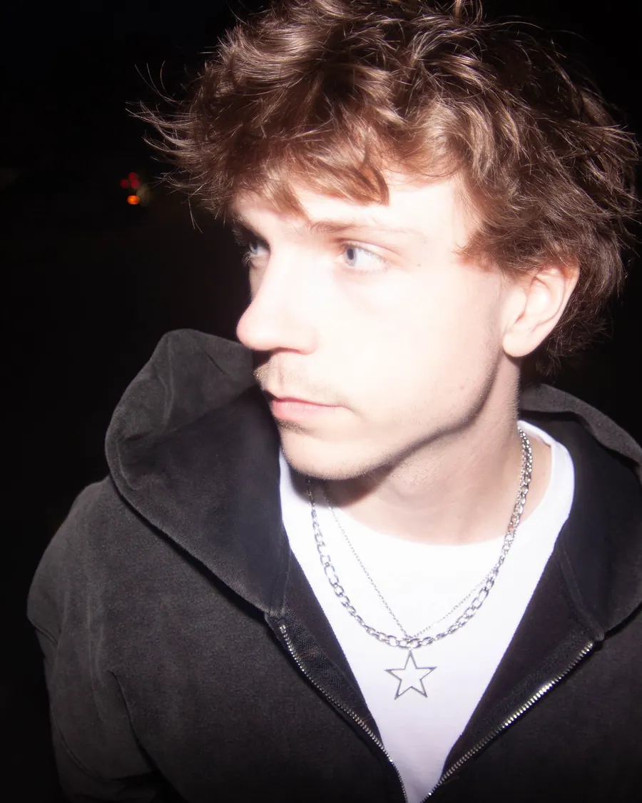 Press photo for BORNE